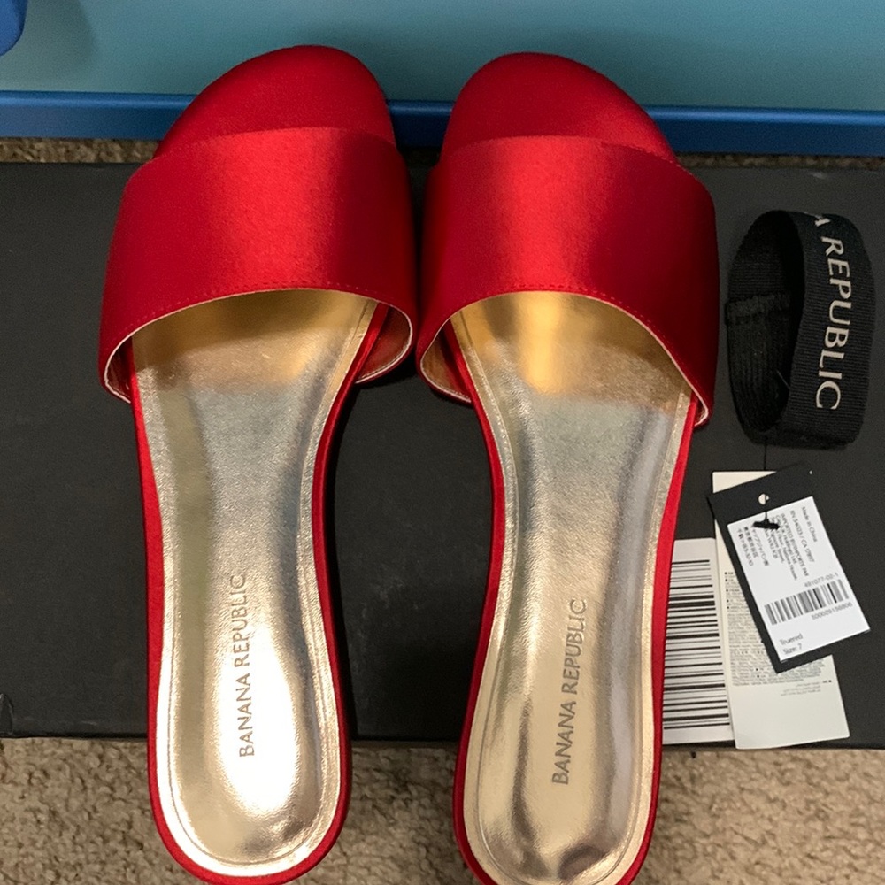 Brand new Banana Republic flat